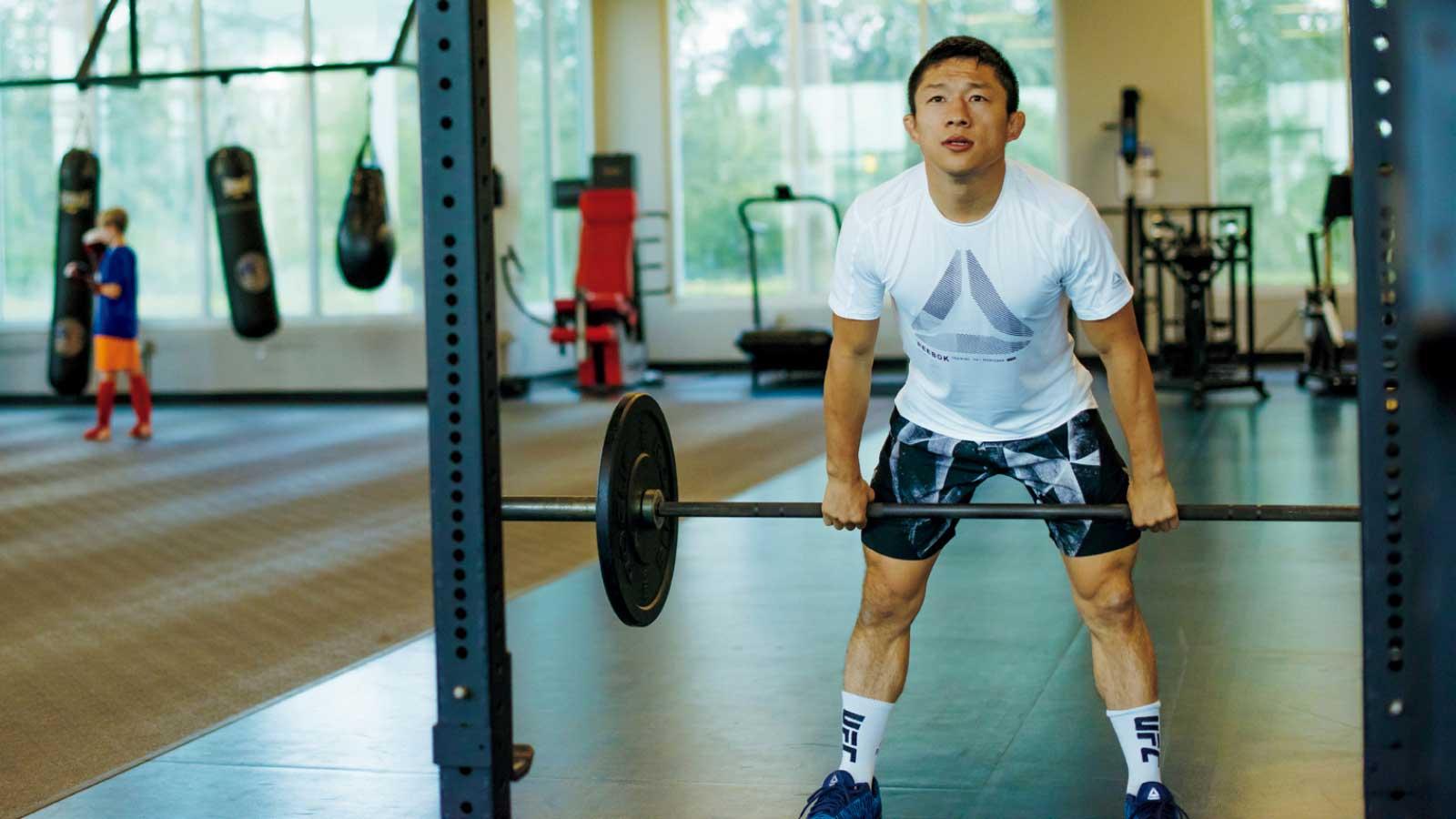 再起を期す格闘家・堀口恭司に密着。そのトレーニングと超回復に迫る