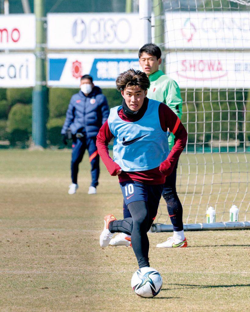 荒木遼太郎（サッカー）「13番を背負ってプレーするのは大変だと思っていました」