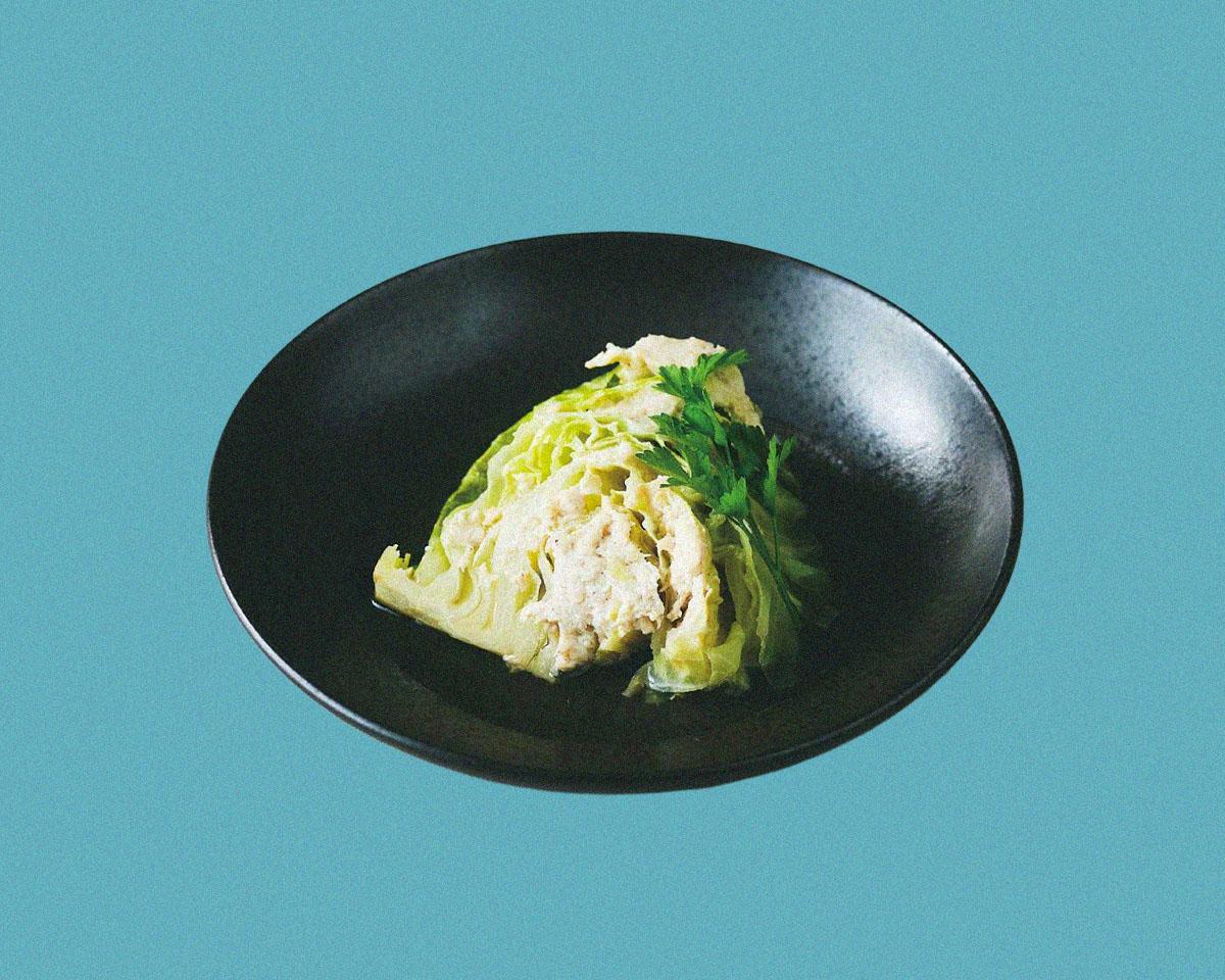 鍛えるシェフの筋肉レシピ：鶏のサルシッチャとキャベツの煮込み