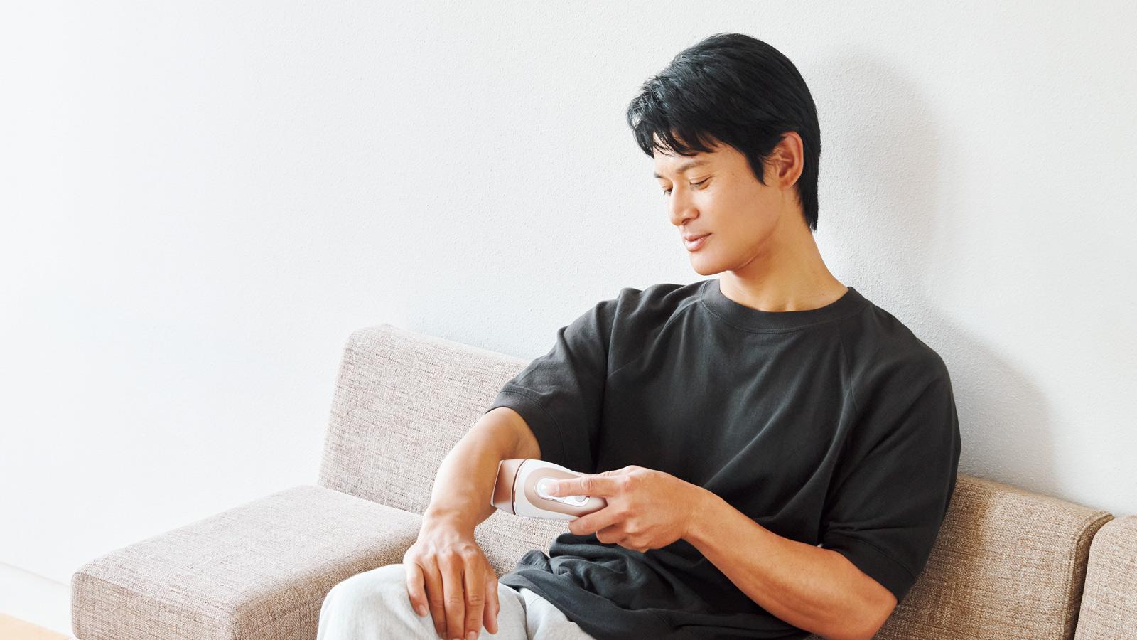 〈ブラウン〉の 「光美容器」ですべっと肌を目指そう