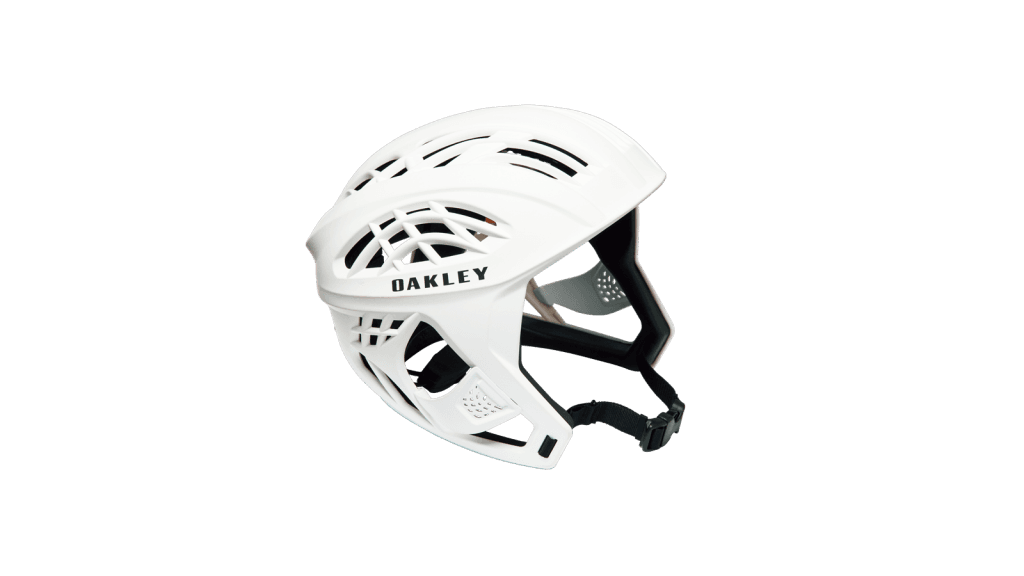 ビッグウェーバーの新たな相棒に。〈OAKLEY〉のサーフヘルメット。