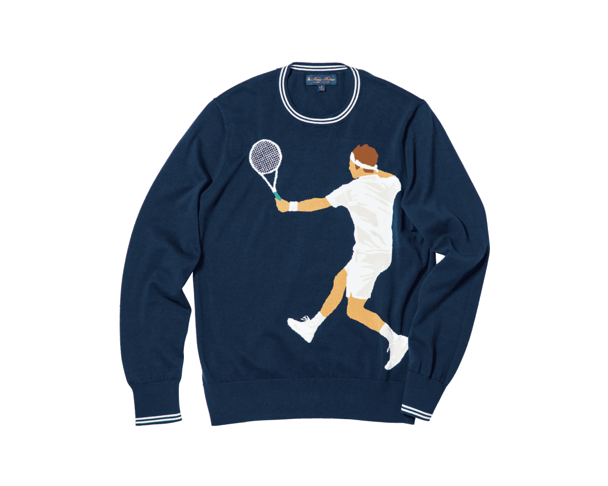 テニス愛をどこでもアピールできる。〈Brooks Brothers〉のニット。