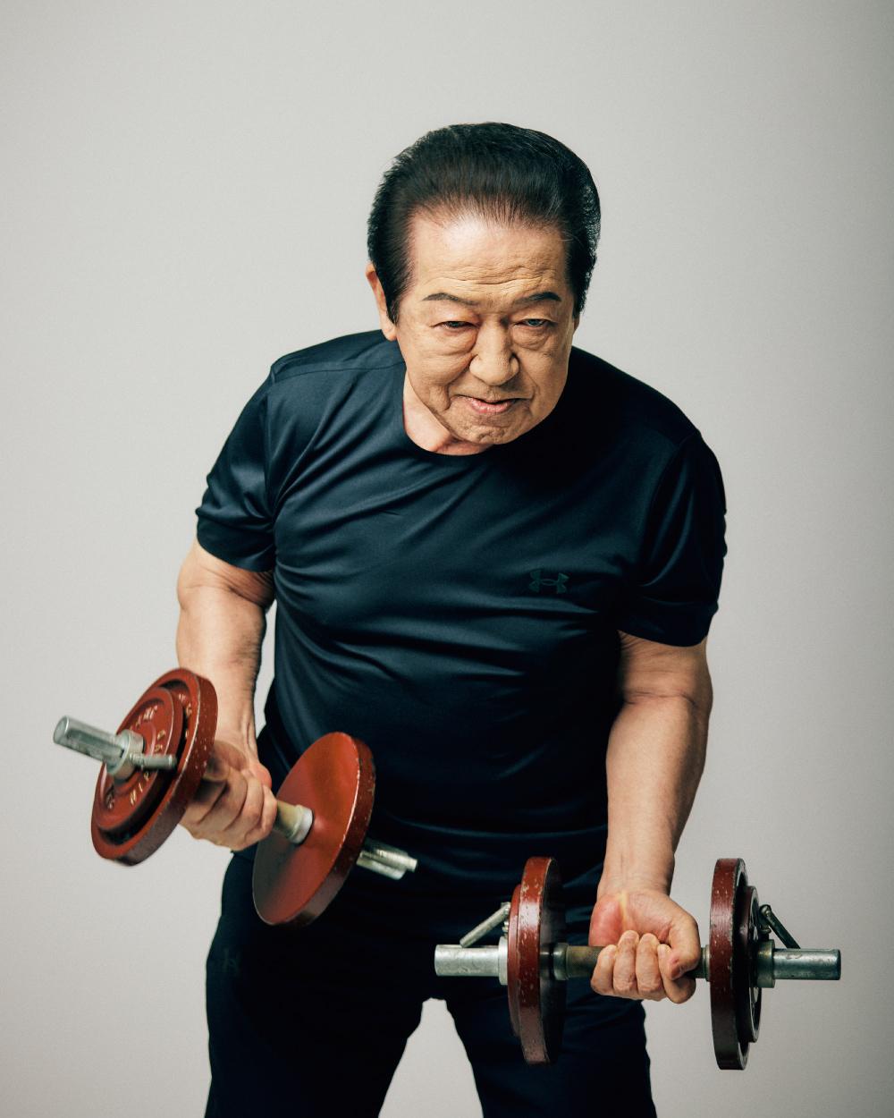 草野仁、81歳。長寿の秘訣はダンベルトレにあり。