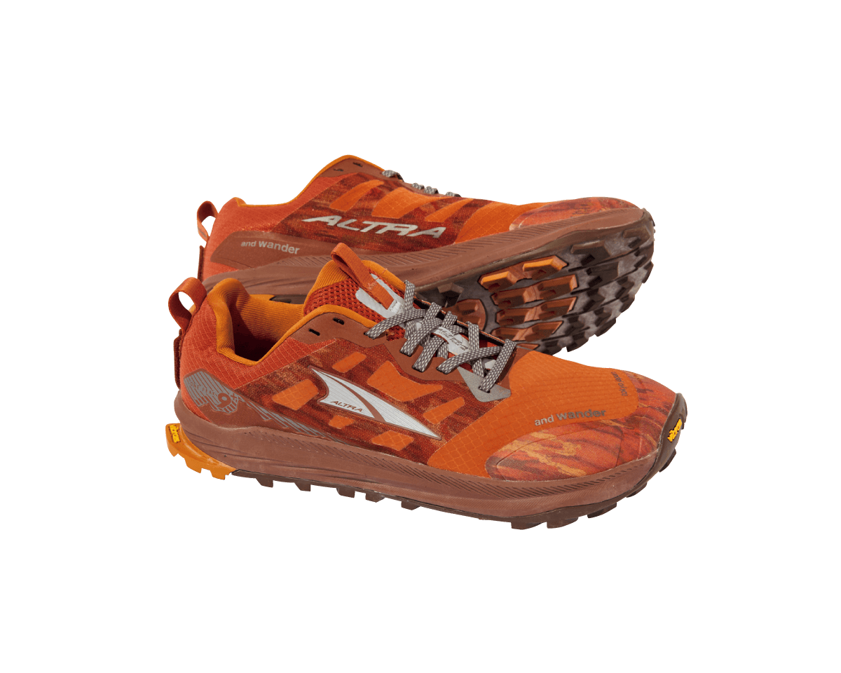 足元にも紅葉を。〈Altra × and wander〉のスニーカー。