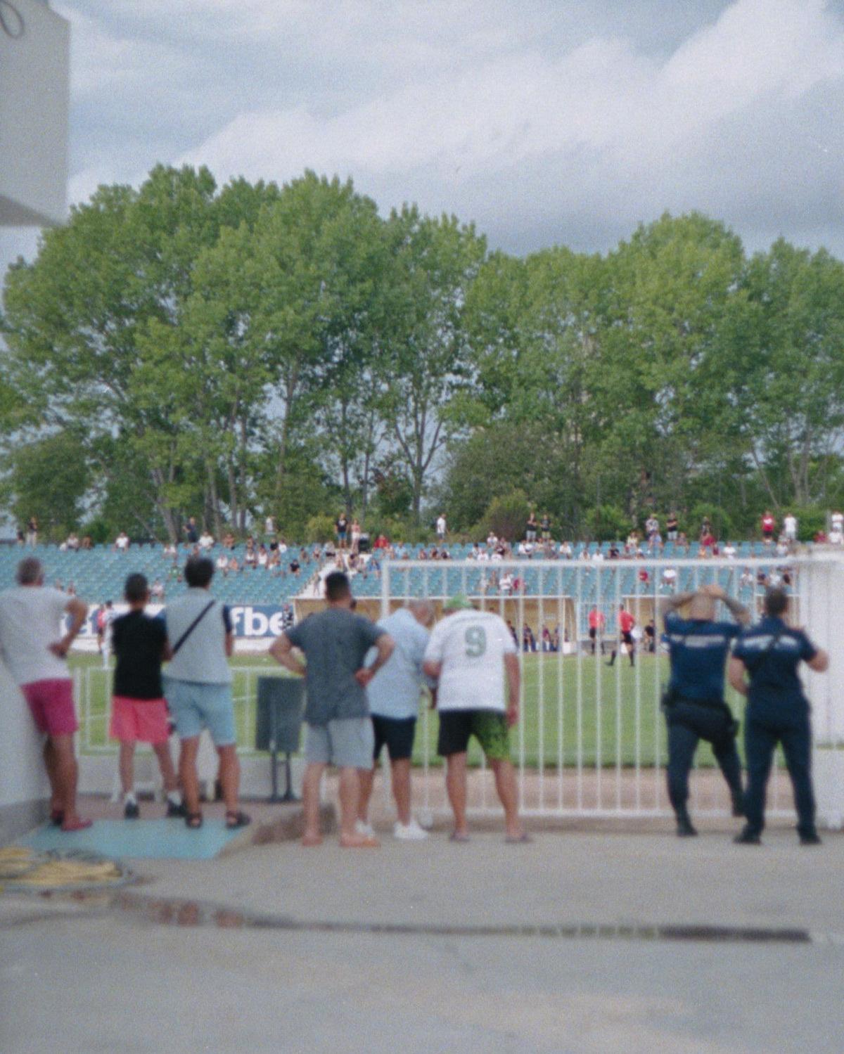 「人目を気にする力」文・せきしろ｜A Small Essay