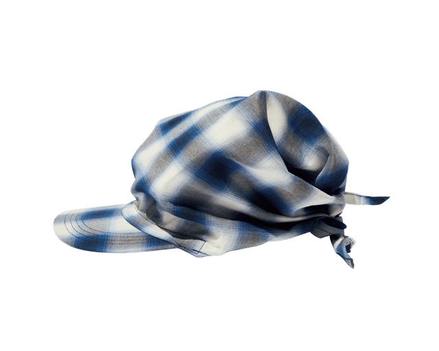 巻くも垂らすも自由自在。〈sowhat〉のバンダナキャップ。