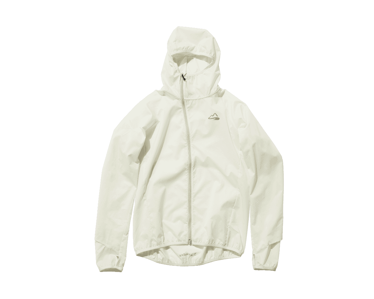 milestone〉のウィンドシェルパーカー。