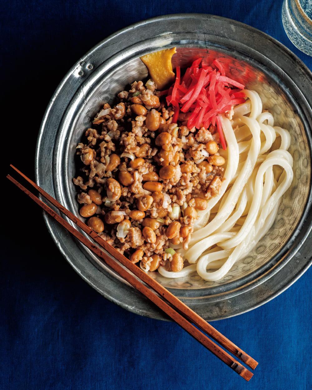タンパク質を強化する「鶏納豆炒めのせ冷やしうどん」｜ツレヅレハナコのカラダめし。