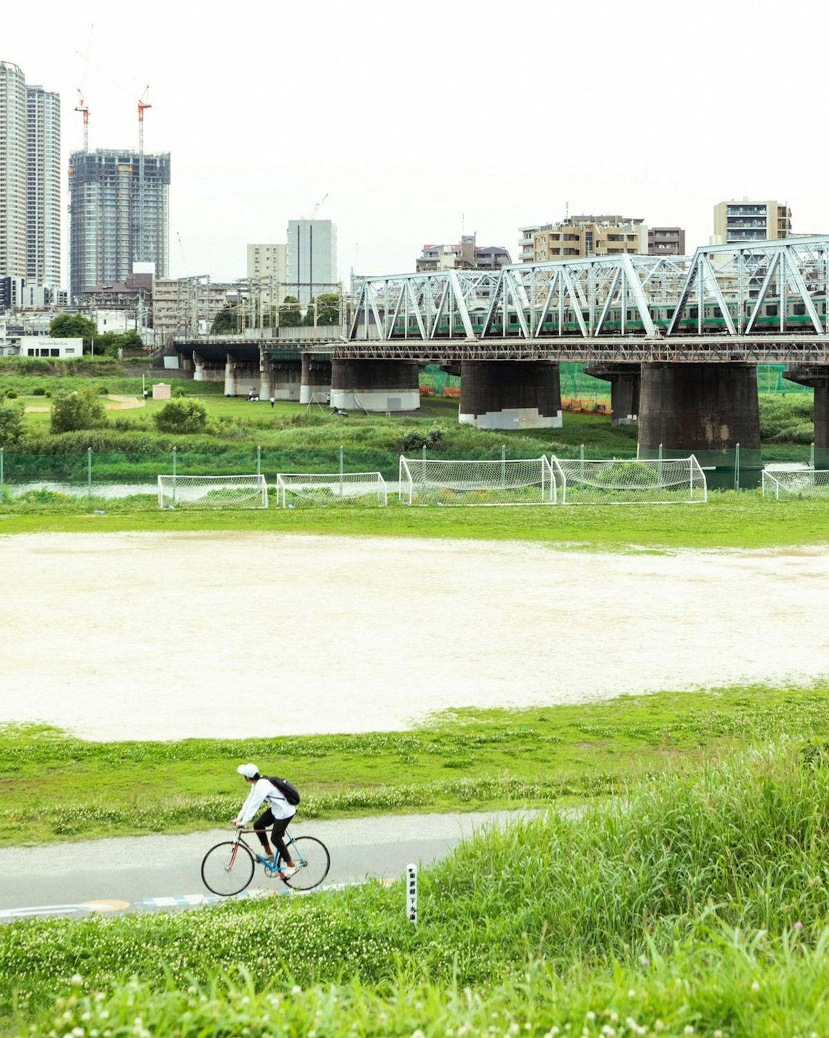 「いつもの通勤が豊かになる、友人から受け継ぎレストアしたピストバイク​」｜生活と自転車 vol.10 清水雄也（ヘアスタイリスト）