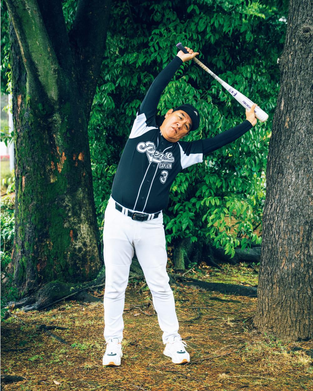 草野球歴は30年以上。今、ピエール瀧さんに必要なストレッチ。