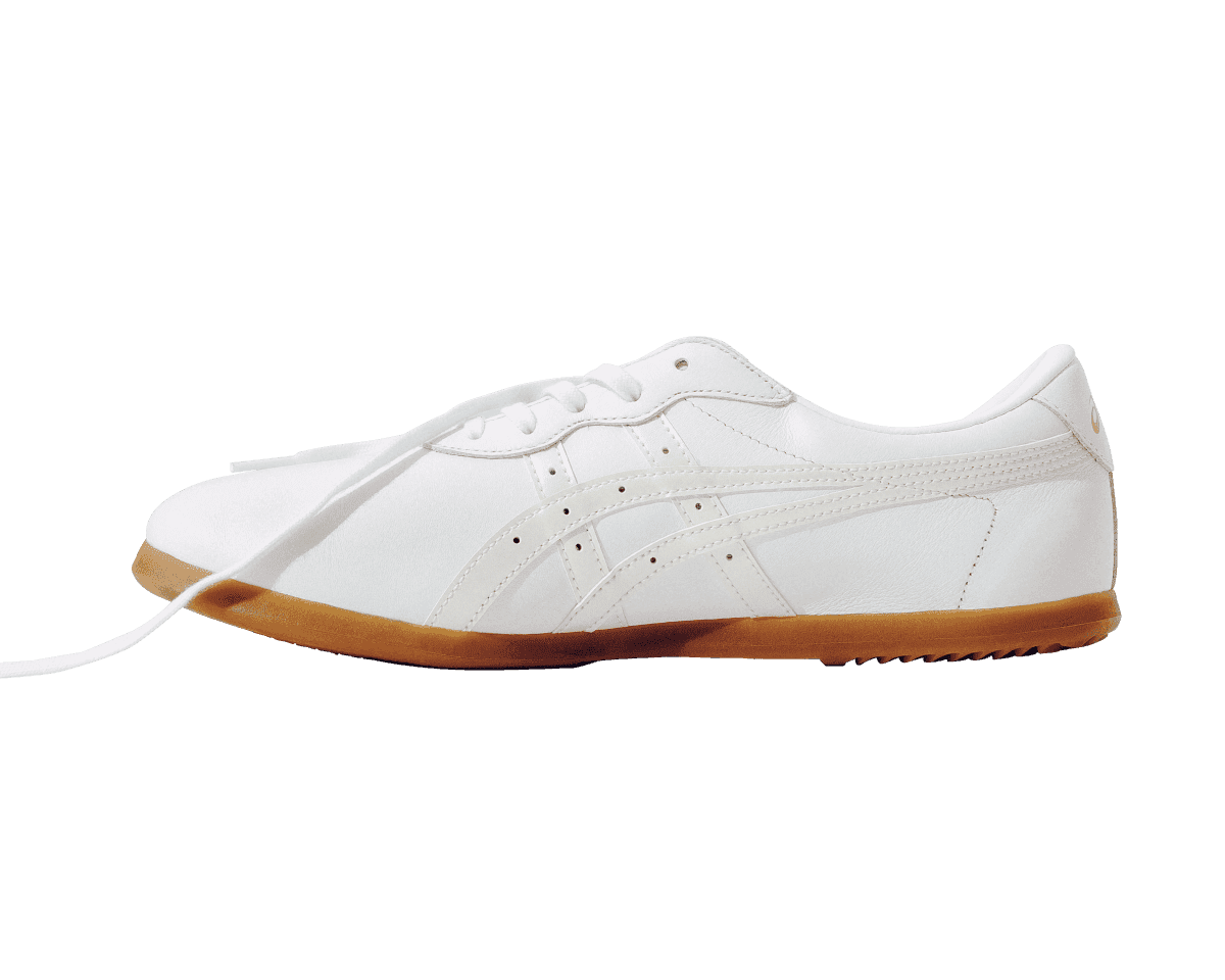 〈ASICS〉のシューズ