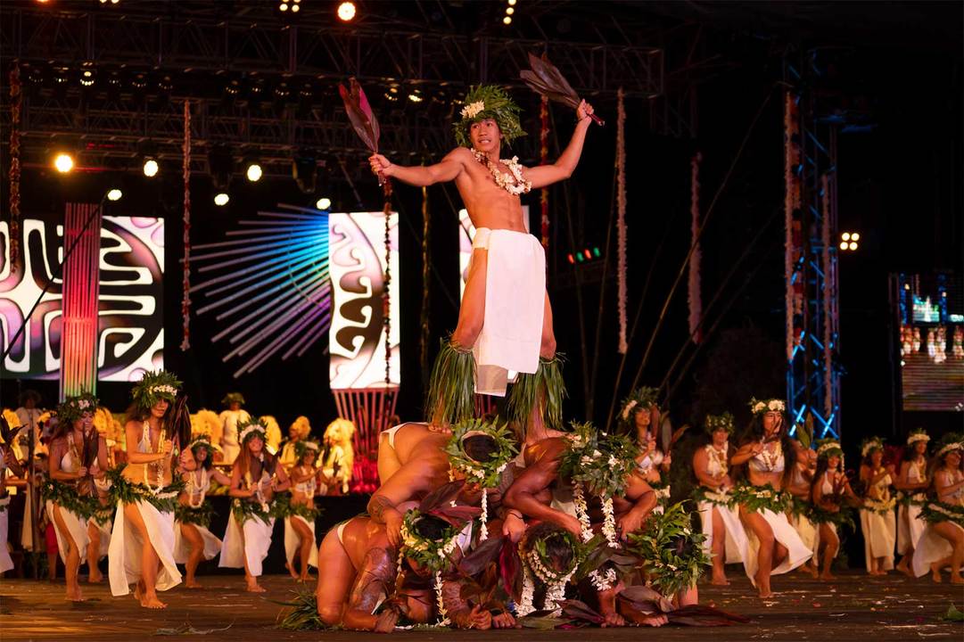 〈ヘイヴァ〉で地元の人たちに一番人気なのがタヒチアンダンスコンテスト。観覧席のチケットは毎年完売する。