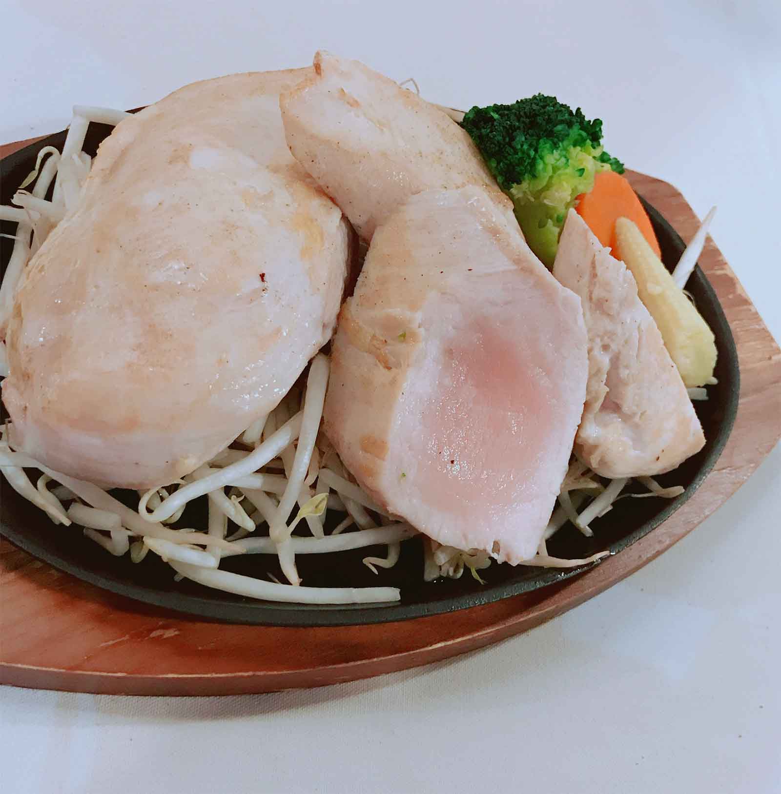 『筋肉食堂』の鶏胸肉のステーキ