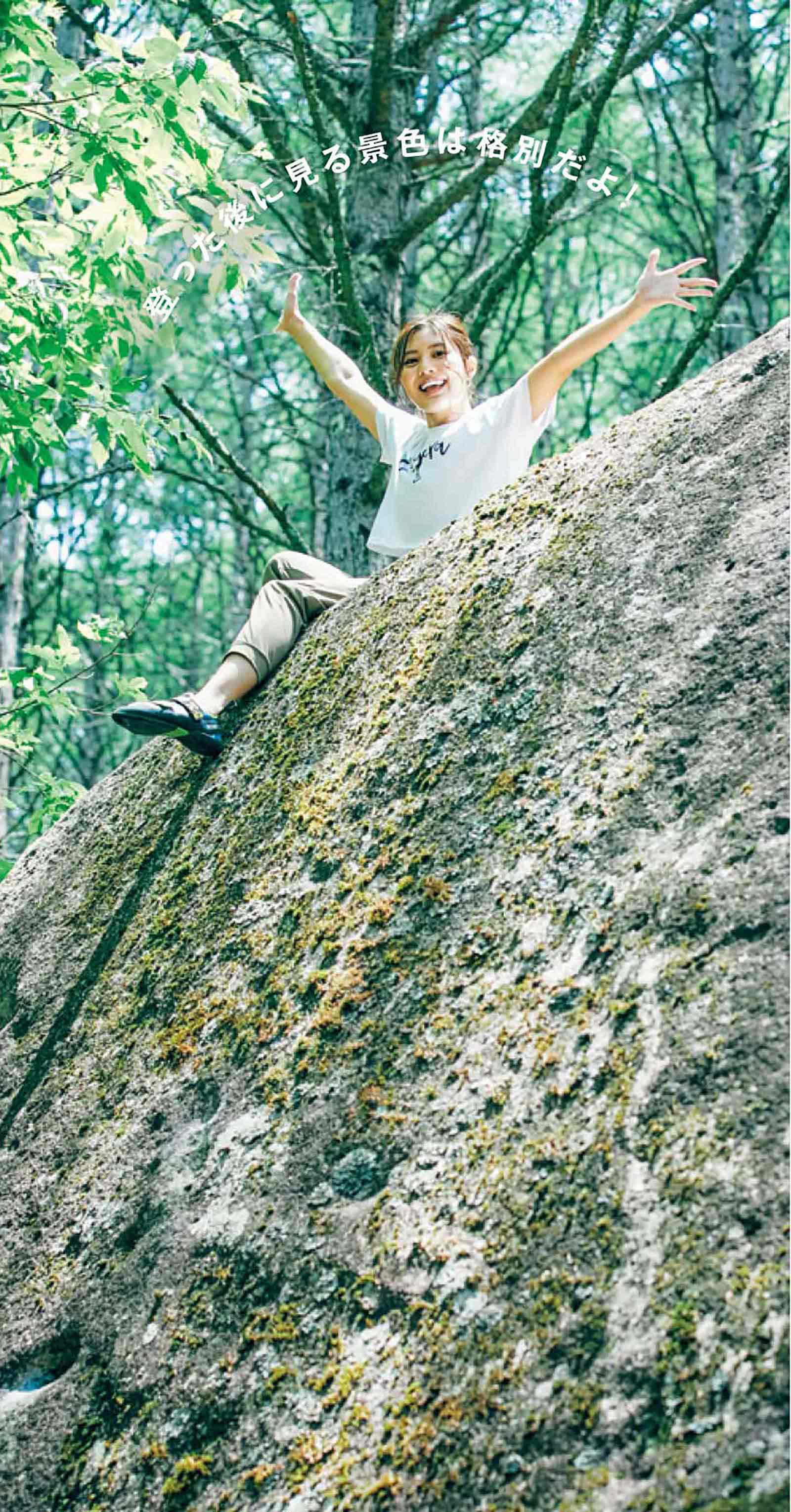 4mの巨岩を登りきった林さん