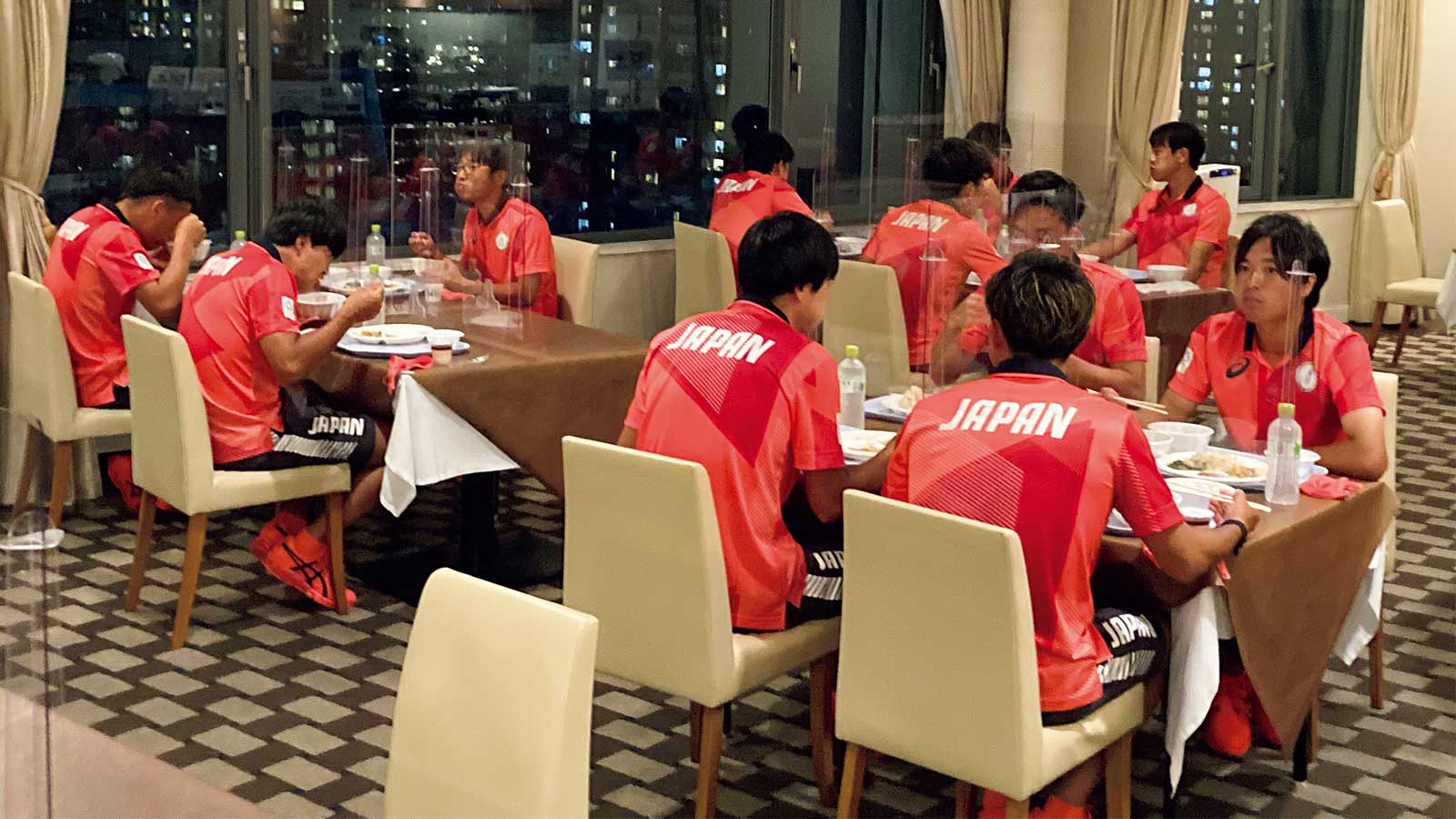 日本選手団の食事風景