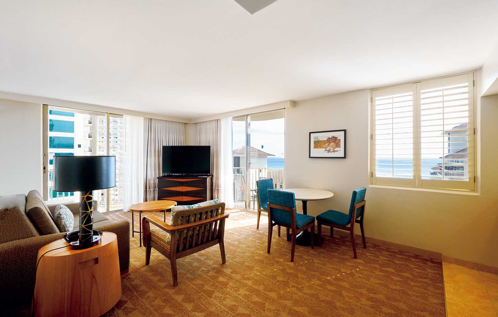 Embassy Suites by Hilton Waikiki Beach Walk　エンバシー・スイーツ・バイ・ヒルトン・ ワイキキ・ビーチ・ウォーク