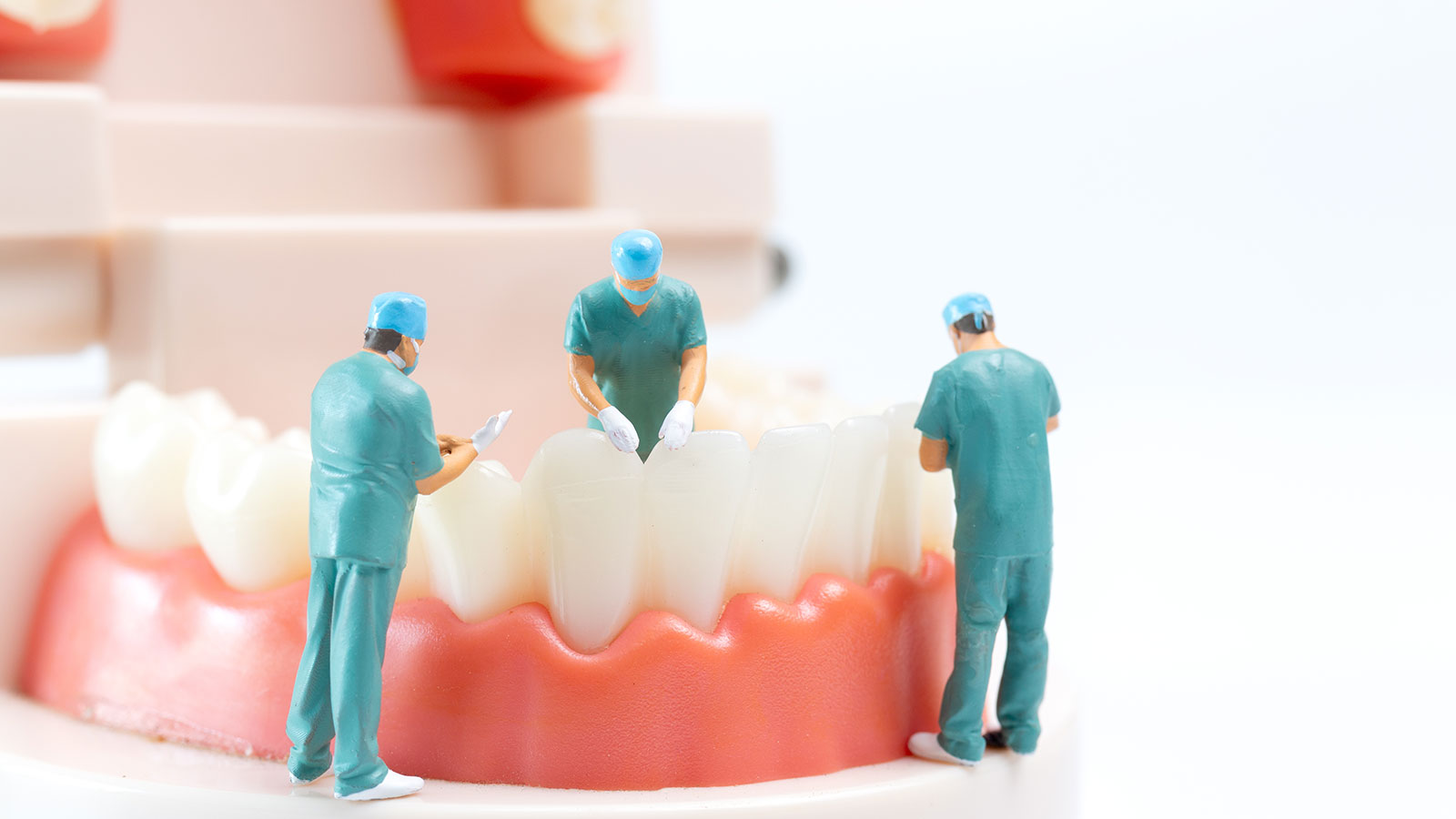 歯を失う3つのリスク「歯周病・虫歯・不正咬合」治療費の相場