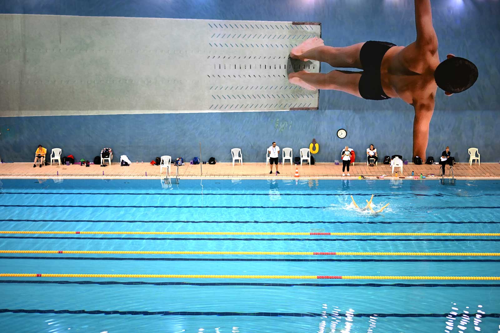 ASの練習用プールに描かれていた飛込の壁画。世界水泳らしい光景。