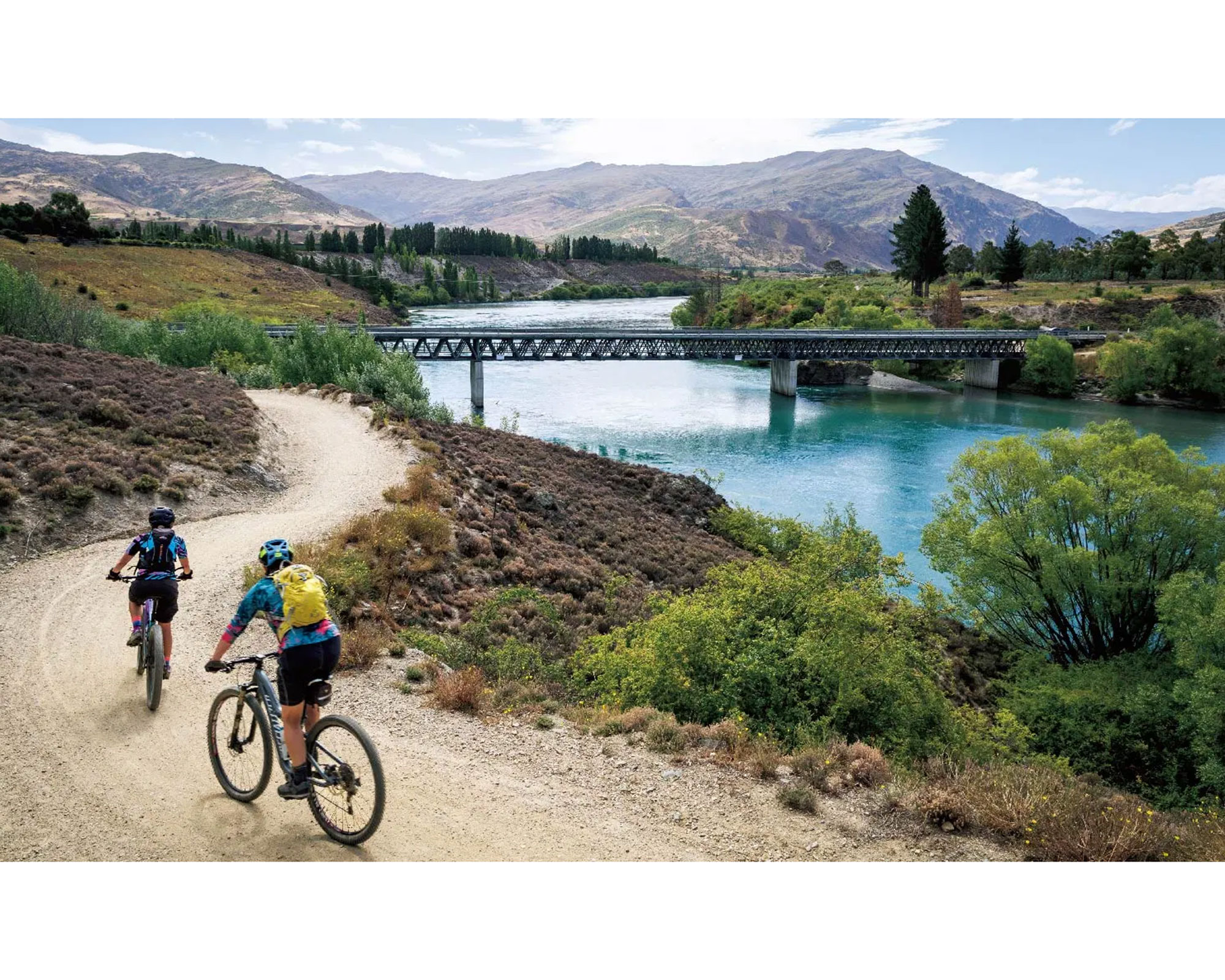 自転車大国ならでは!ロード整備で社会問題も解決。