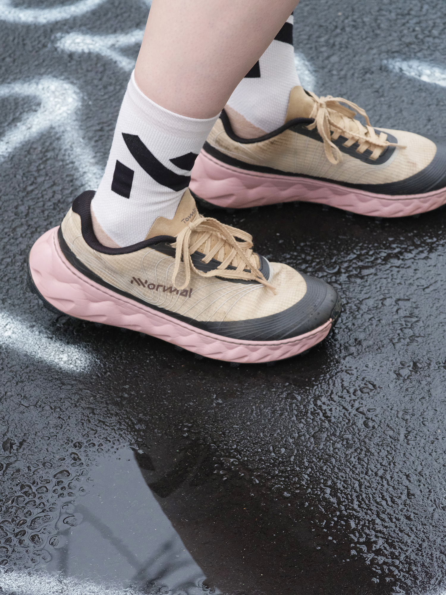 adidas by STELLA McCARTNEY〉の《アースライト2.0》｜履きたい、走りたい