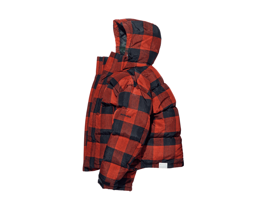 こう見えて、水も弾くナイロン製。〈WOOLRICH BLACK LABEL〉のダウン