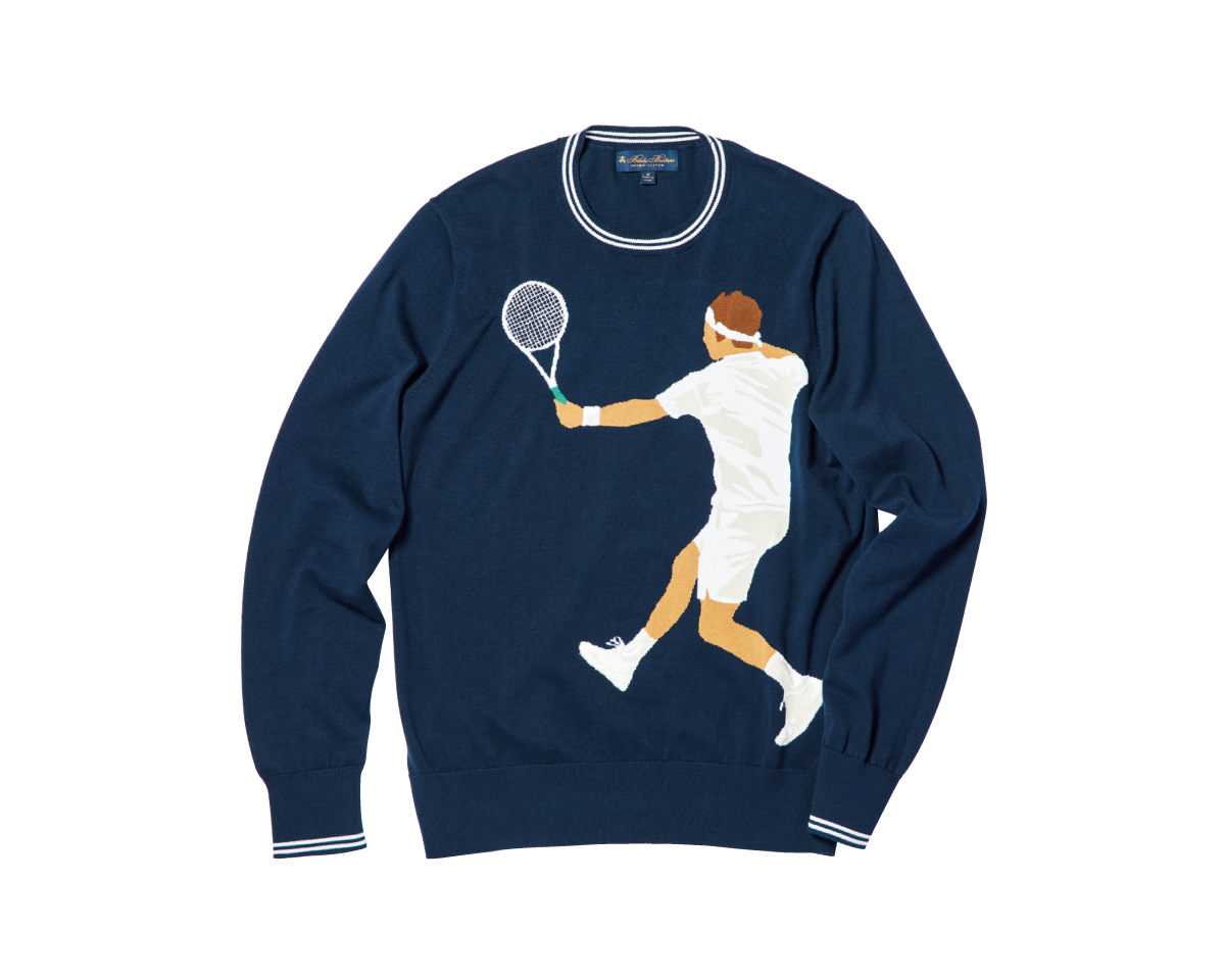 テニス愛をどこでもアピールできる。〈Brooks Brothers〉のニット。