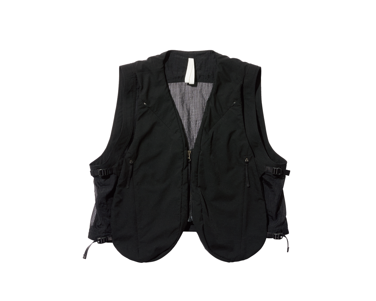 手ぶらで涼しく、街を颯爽と。〈Goldwin 0〉のベスト。