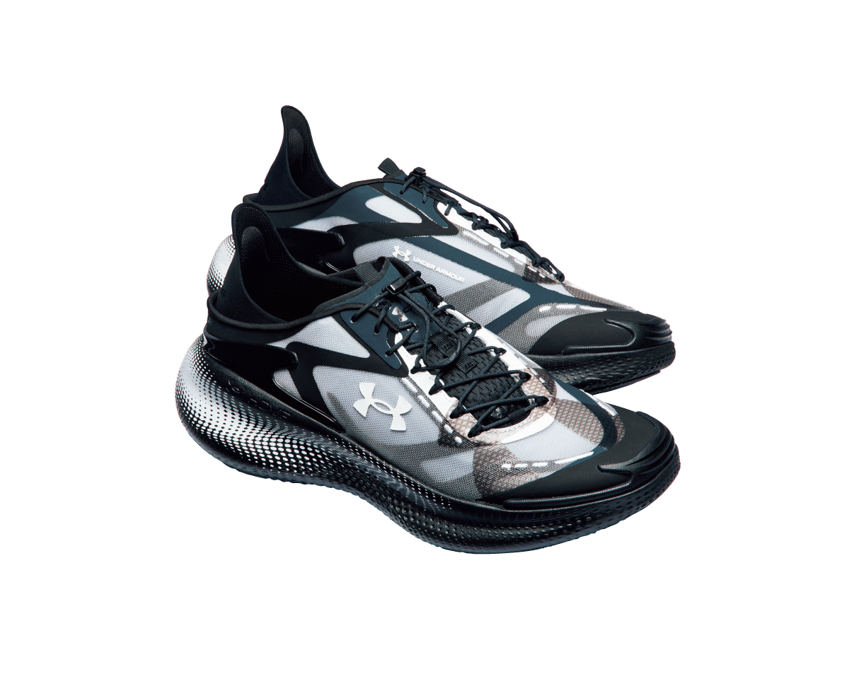 遠出する時もラクしたい時も、この一足。〈UNDER ARMOUR〉のスニーカー。
