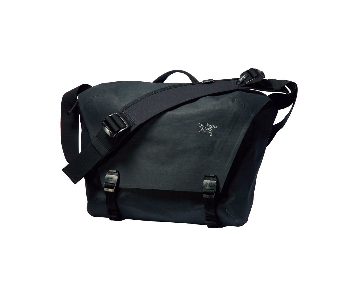 都会の自転車ツーキニスト必見。〈ARC’TERYX〉のメッセンジャーバッグ。