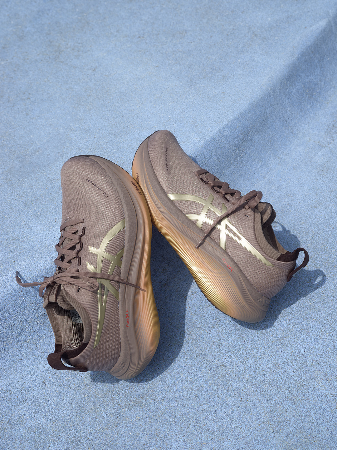 〈ASICS〉の《ゲルニンバス27》