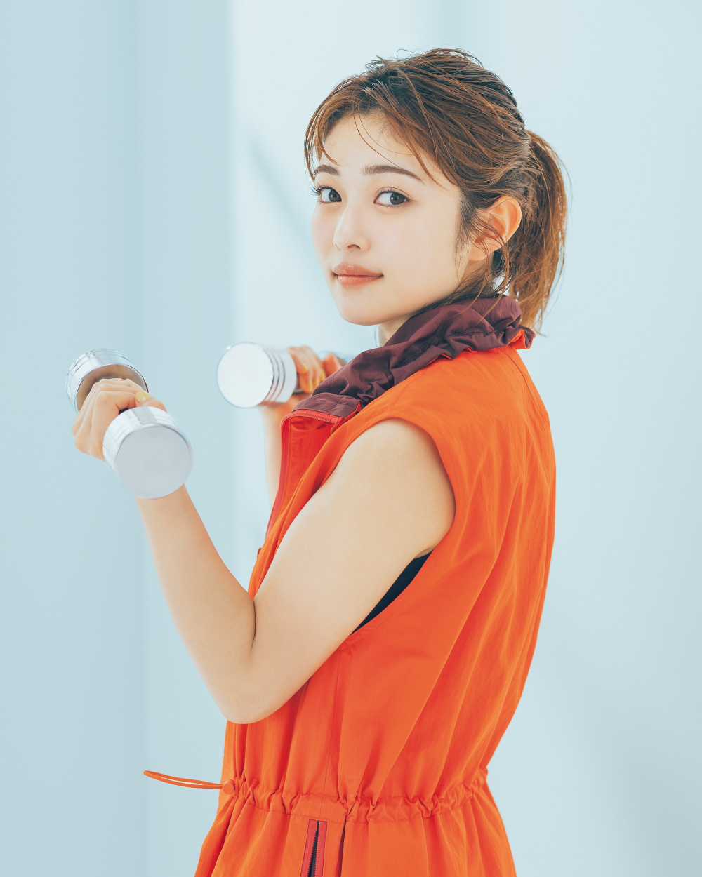井上咲楽、はじめてのダンベルトレに挑む。