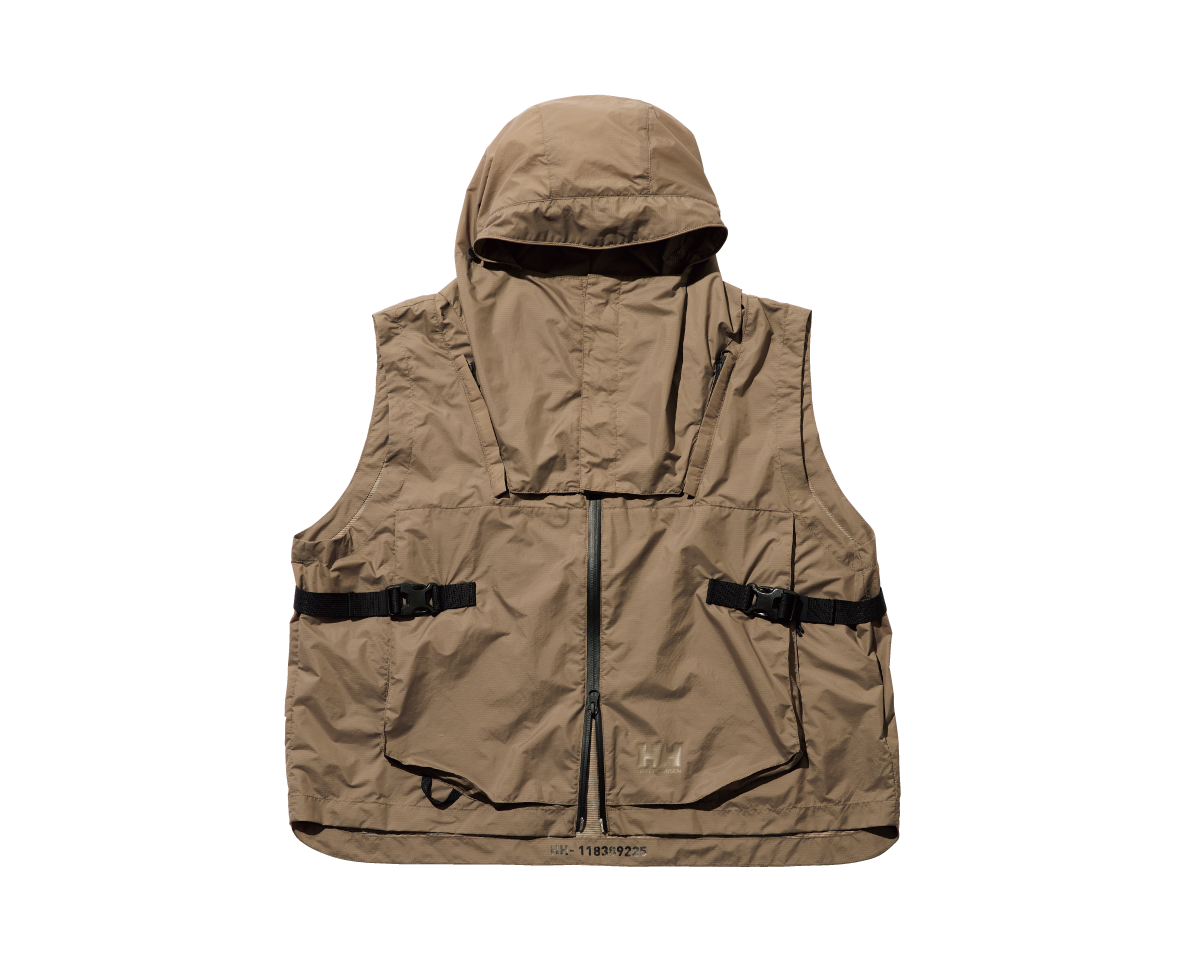 気分と気候に合わせて変幻自在。〈HELLY HANSEN〉のベスト。