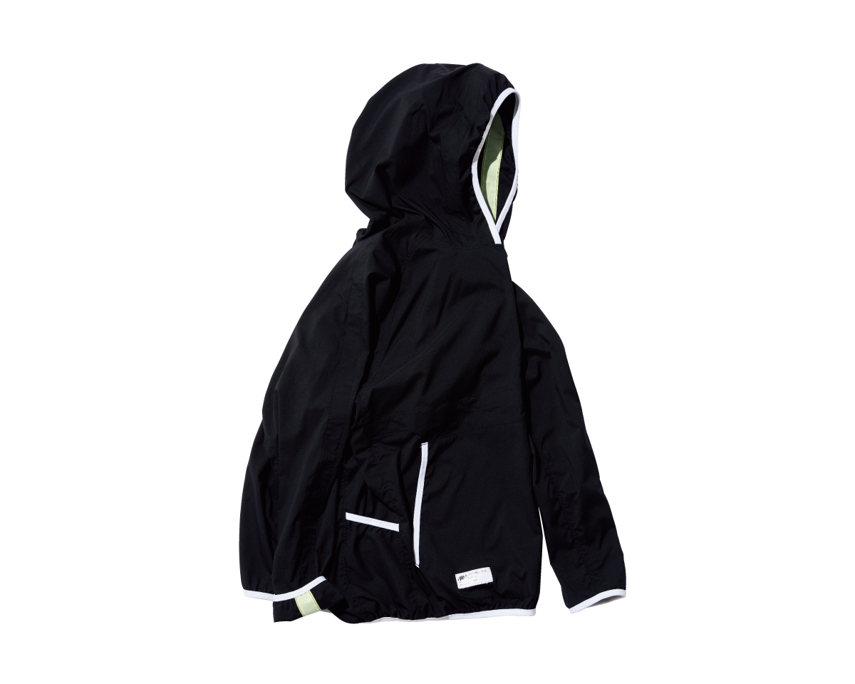 能ある機能服は反射を隠す。〈RESmildiv〉のアノラックパーカー。