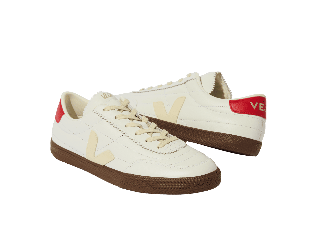 新作にして、早くも名品の佇まい。 〈VEJA〉のスニーカー。