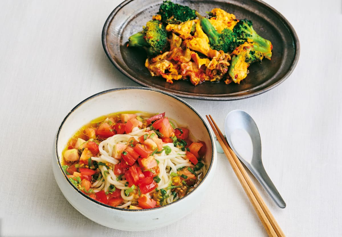 トマトとオイルの糖質オフ麺とブロッコリーキムチのふんわり卵