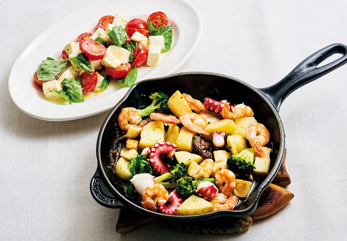 魚介のアヒージョとカプレーゼ