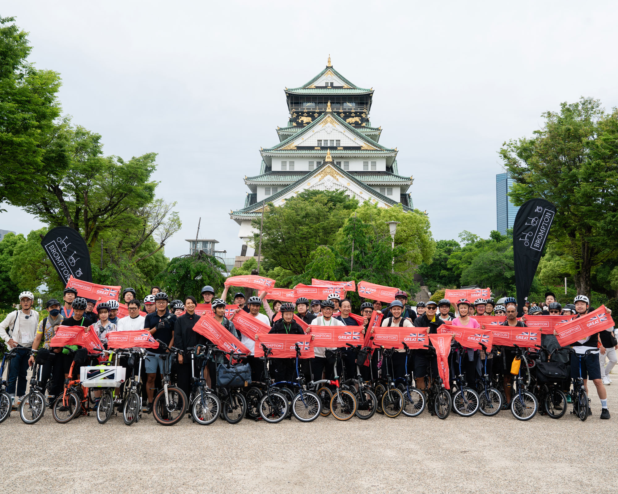 大阪城から万博会場・夢洲へ。〈Brompton〉で築く新たなコミュニティ
