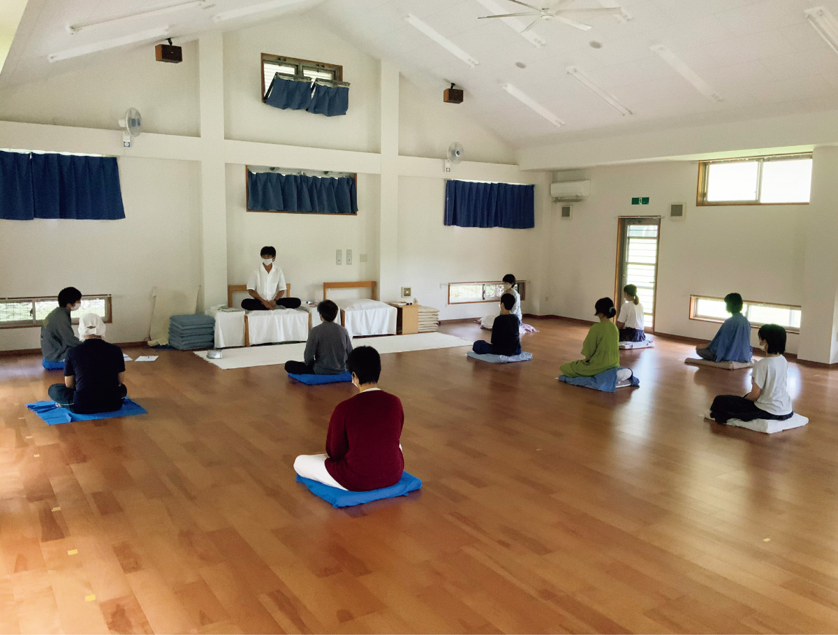 〈ヴィパッサナー瞑想センター〉