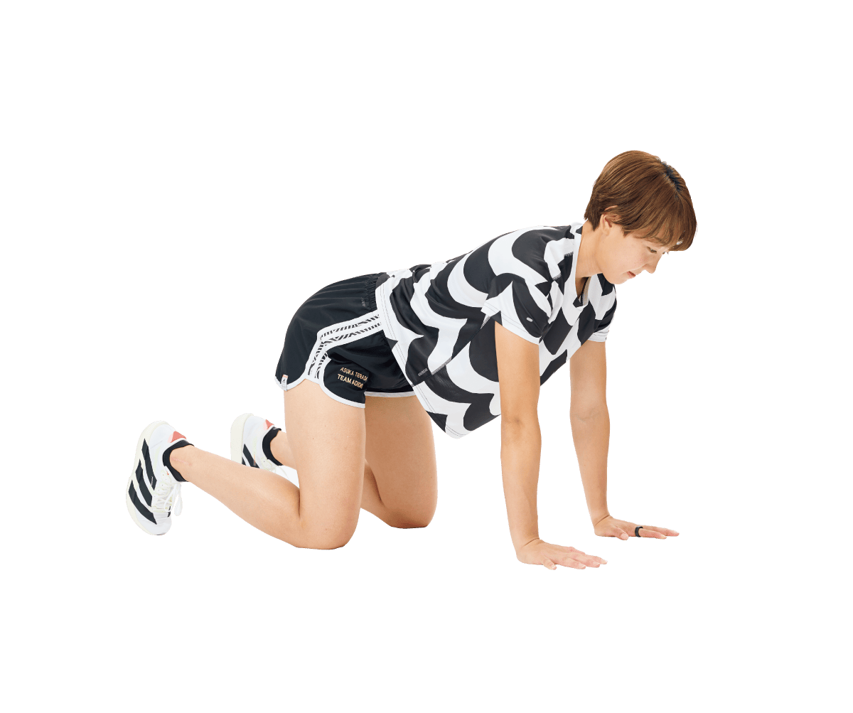 まずは骨盤を動かし、股関節の詰まりを解消。