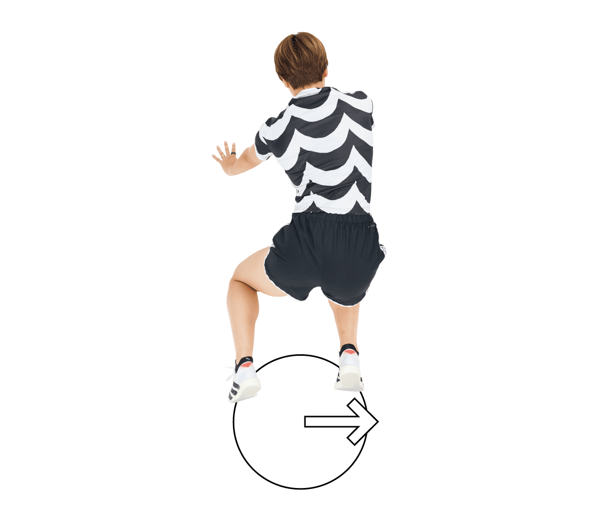 まずは骨盤を動かし、股関節の詰まりを解消。