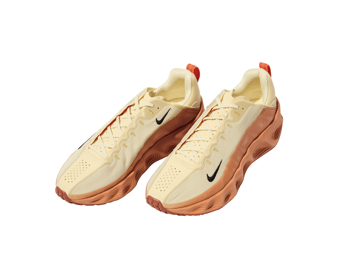 どこまで歩いても、疲れ知らず。〈NIKE SPORTSWEAR〉のスニーカー。