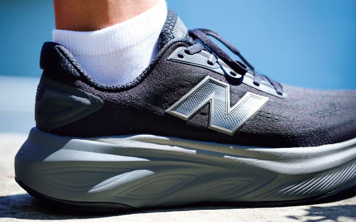《ニューバランス フレッシュフォーム X モア v6》