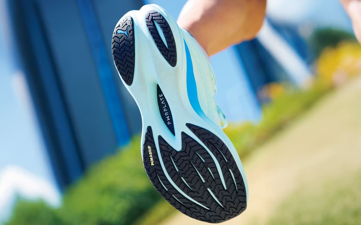 《プーマ ディヴィエイト ニトロ ３》