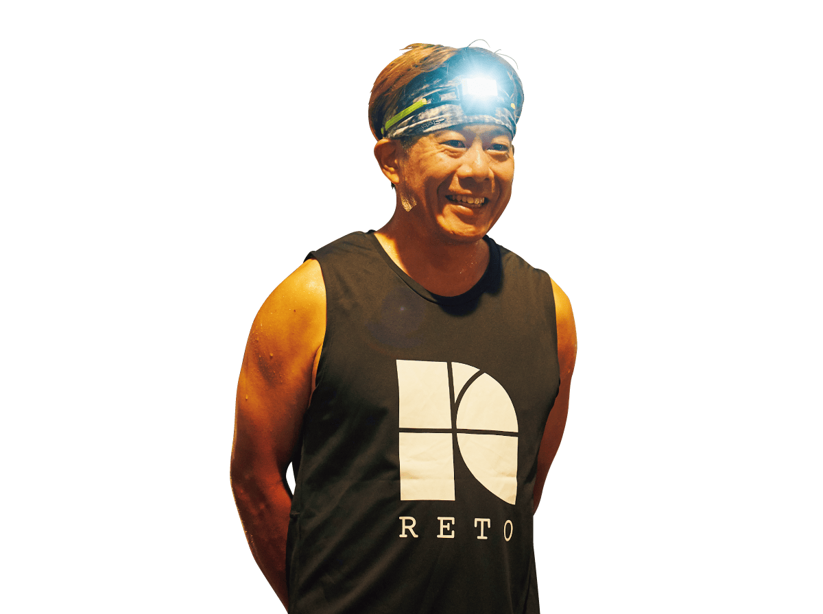 ヘッドライト着用男性