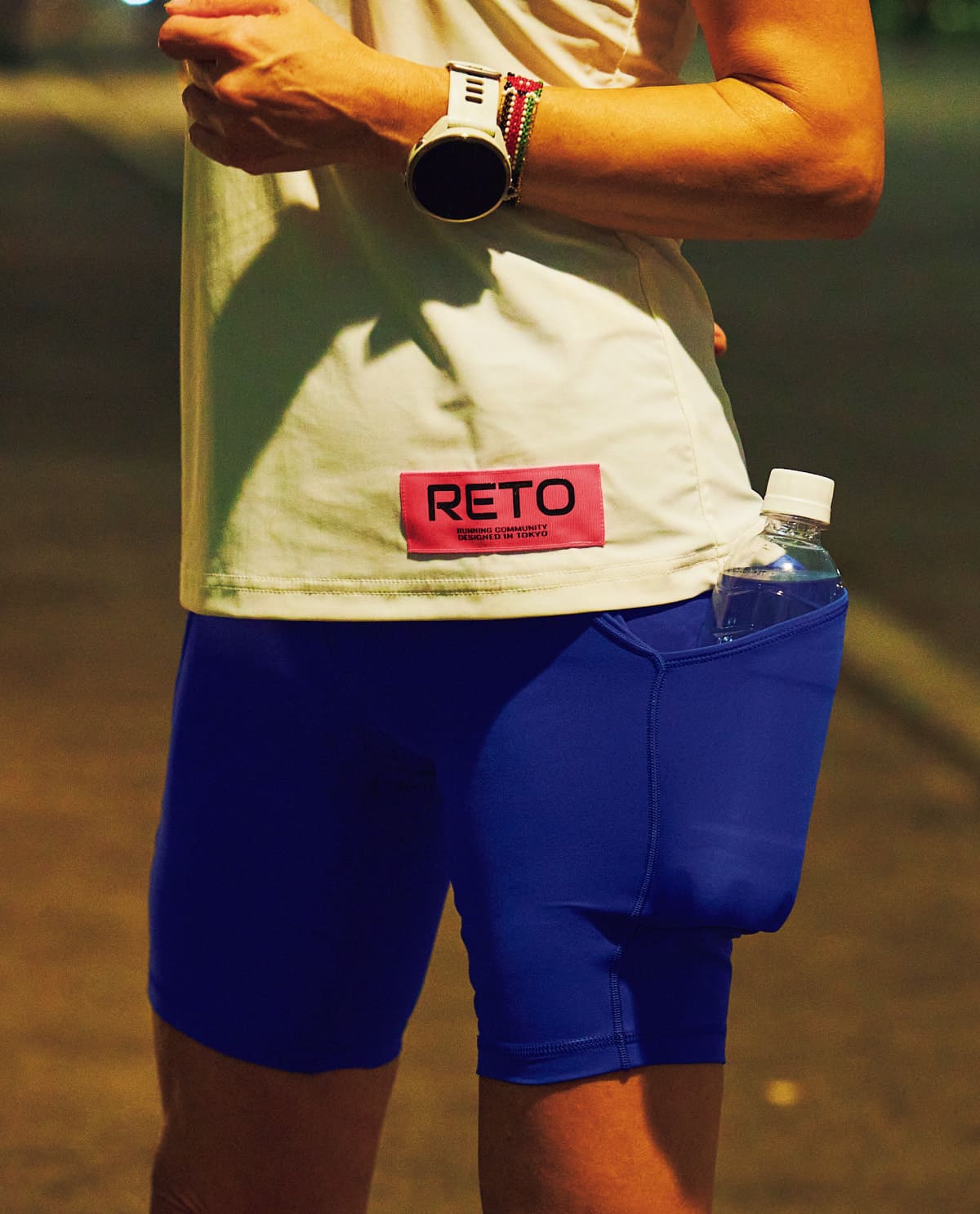 〈ルルレモン〉タイツにペットボトルが入る