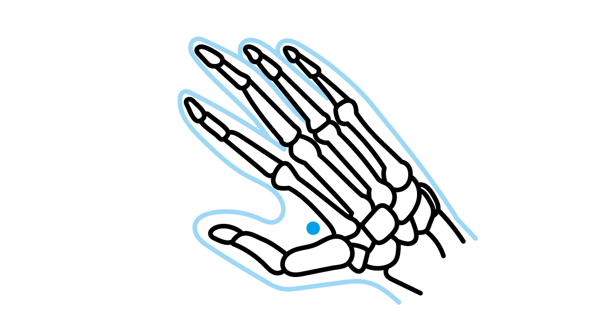 合谷のツボを押す