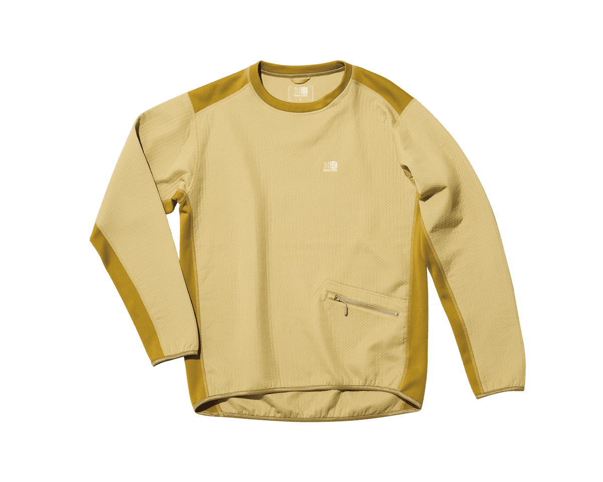 薄手なのに保温力はバッチリ。〈KARRIMOR〉の長袖シャツ。