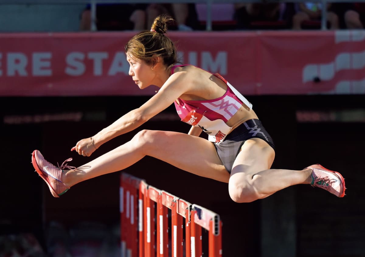 ハードル・中島ひとみ大会でハードルを飛ぶ姿