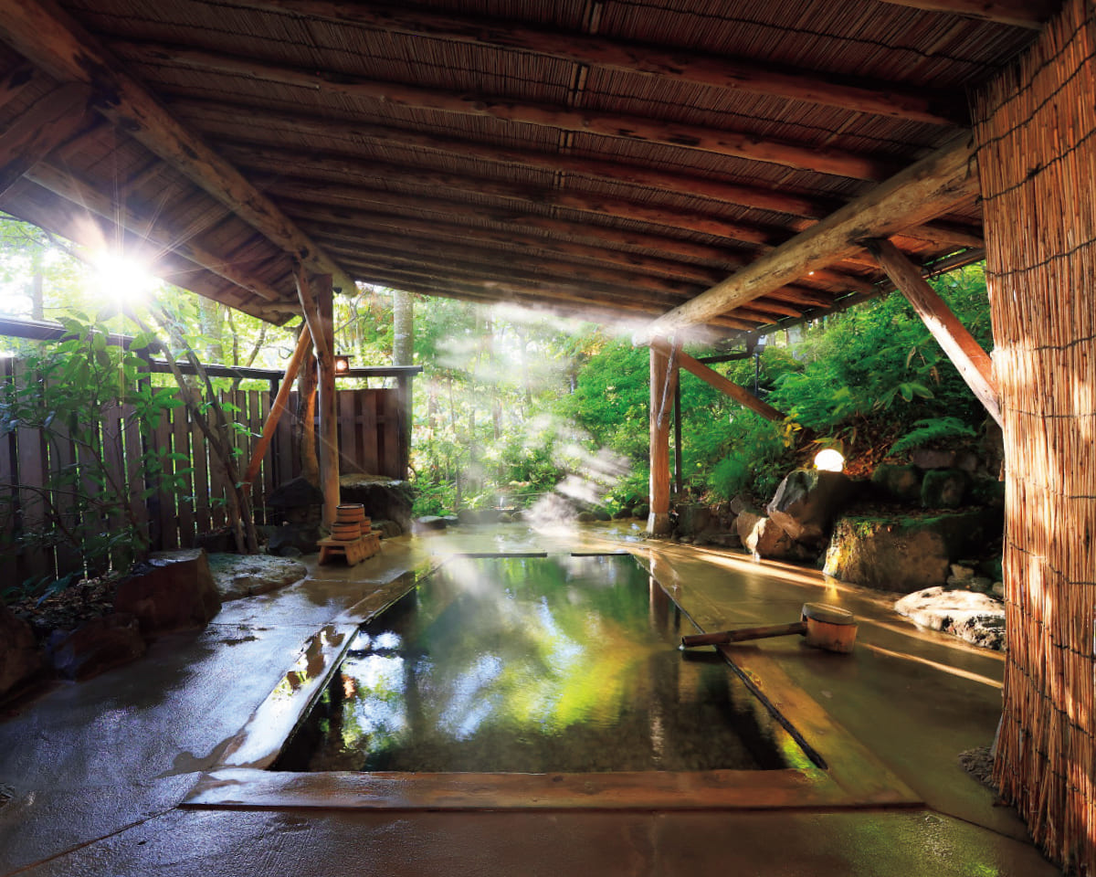 温泉を愛する著名人21人が選ぶ、至極の温泉スポット。