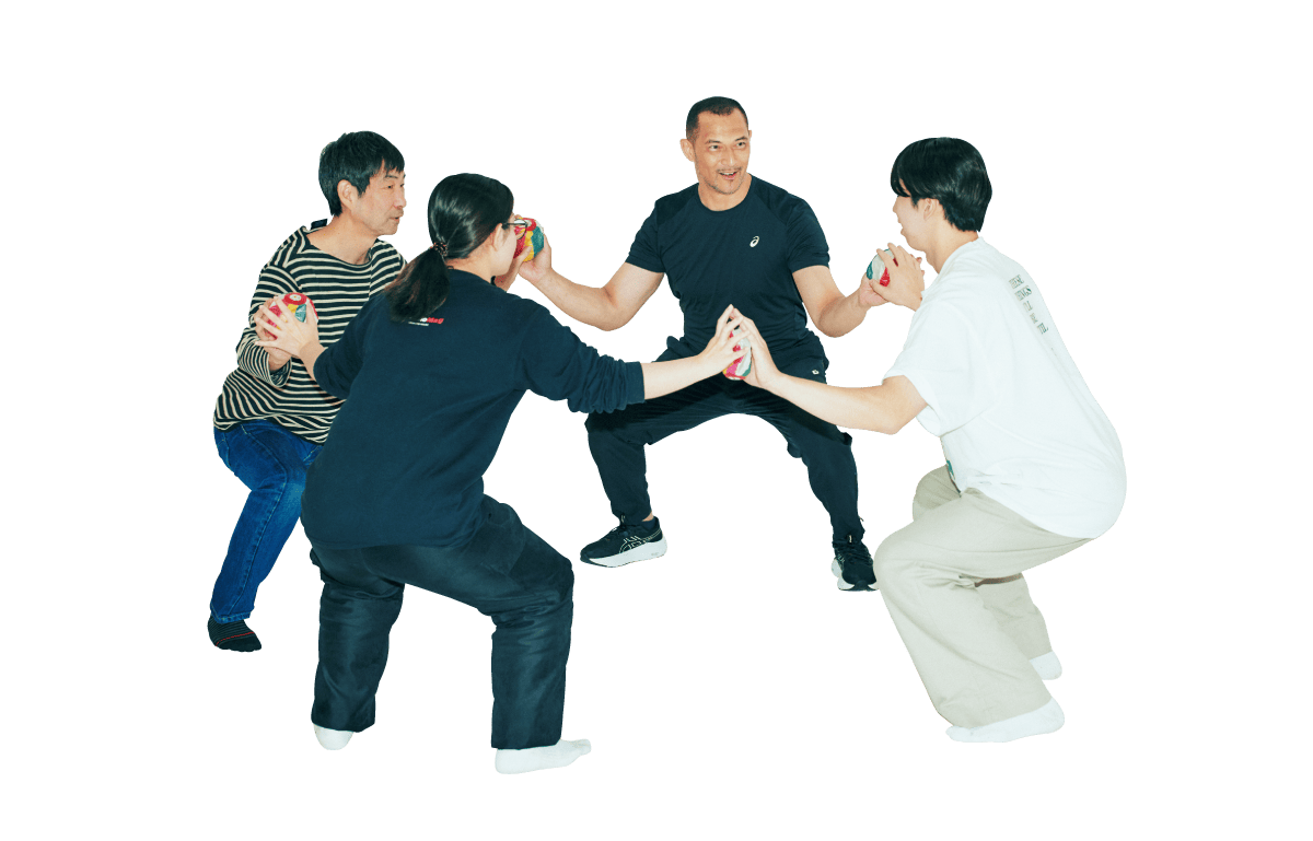 スタッフとみんなで紙風船トレを実施